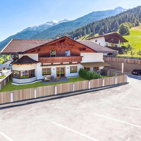 Apartment In Stubai Valley With Balcony Нойщифт им Щубайтал Екстериор снимка