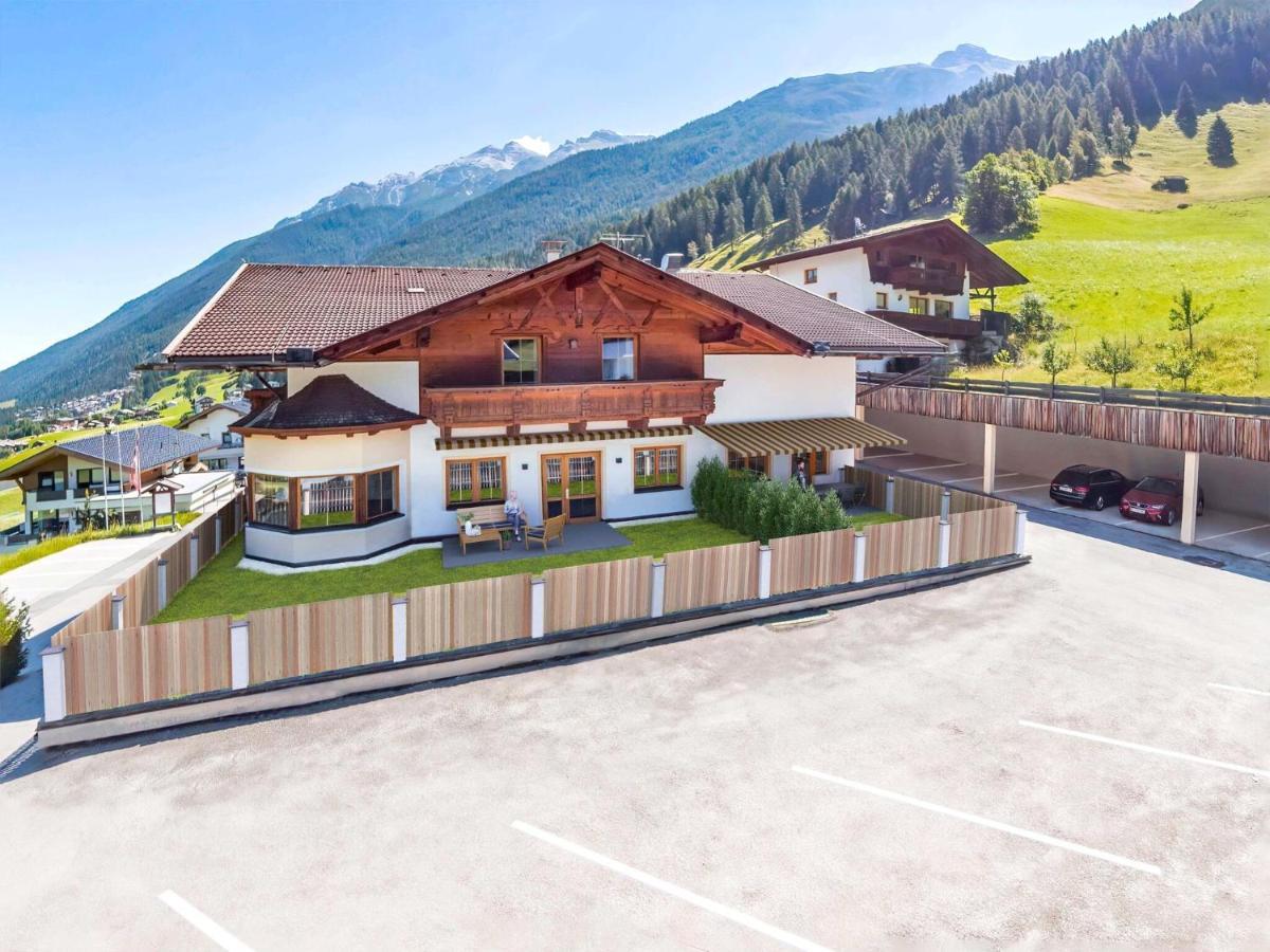 Apartment In Stubai Valley With Balcony Нойщифт им Щубайтал Екстериор снимка